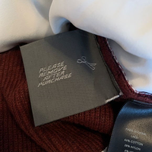 Simply Vera by Vera wang eyelet lace sweater with showing blouse. Worn once - Picture 6 of 6